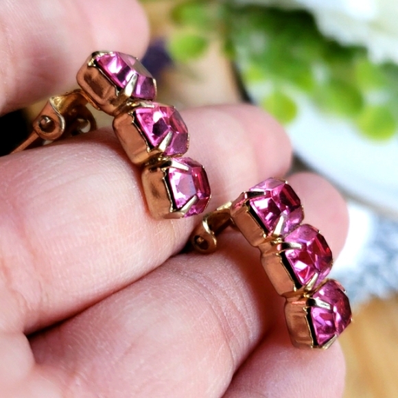 Vintage Authentic 50's Weiss Large Faceted Pink Glass Rhinestone Estate Earrings - Picture 6 of 11